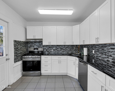 17 Lakeview Road - Photo Thumbnail 1