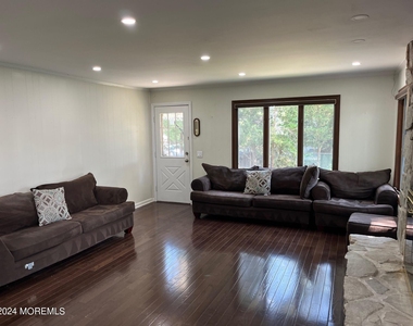 106 Pear Street - Photo Thumbnail 7