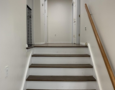 135 Ampere Avenue - Photo Thumbnail 9