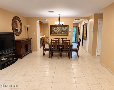 132 Amberly Drive - Photo Thumbnail 15