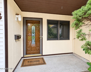132 Amberly Drive - Photo Thumbnail 2