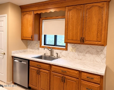 132 Amberly Drive - Photo Thumbnail 5