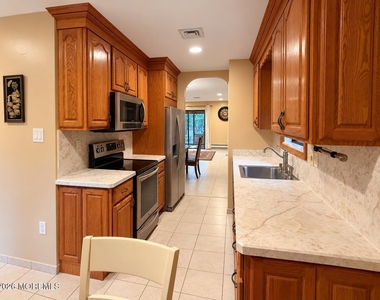 132 Amberly Drive - Photo Thumbnail 4