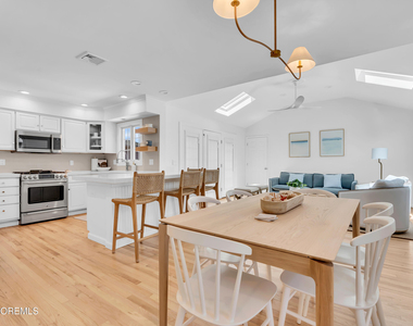 217 Howe Street - Photo Thumbnail 8