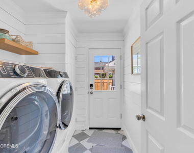 217 Howe Street - Photo Thumbnail 14