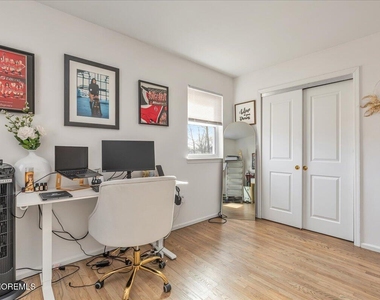 910 South Street - Photo Thumbnail 6