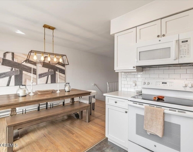910 South Street - Photo Thumbnail 2