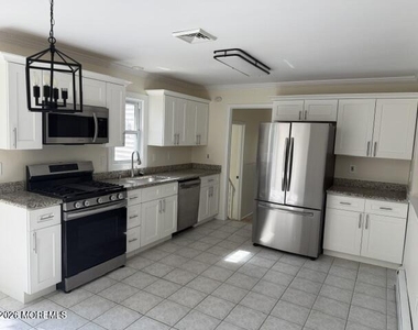 405 Brentwood Place - Photo Thumbnail 3