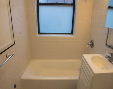 West 72 Street - Photo Thumbnail 3