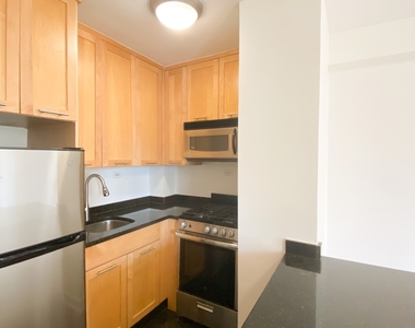 East 79th Street - Photo Thumbnail 3