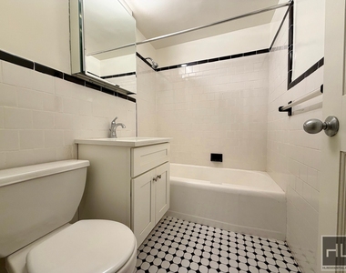 East 55 Street - Photo Thumbnail 3