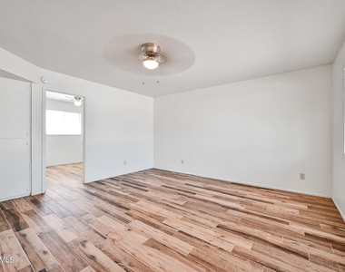 17642 N 32nd Street - Photo Thumbnail 3