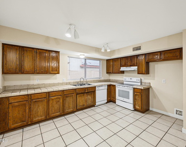 5028 W Evans Drive - Photo Thumbnail 12