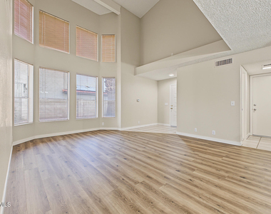 5028 W Evans Drive - Photo Thumbnail 4