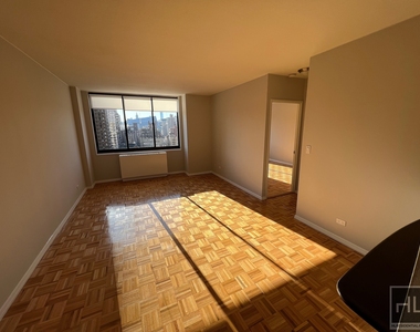 East 31st Street - Photo Thumbnail 2