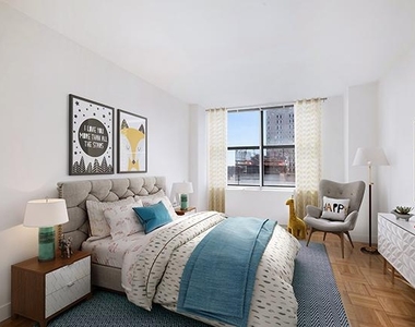 East 75th Street - Photo Thumbnail 4
