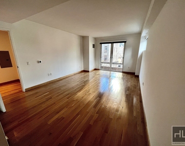 West 37th Street - Photo Thumbnail 4