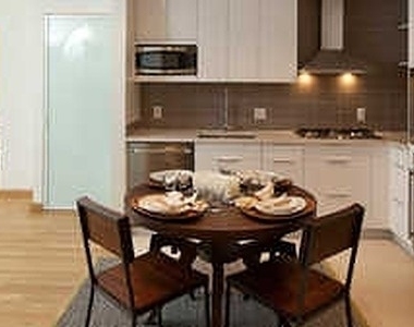 West 37th Street - Photo Thumbnail 2