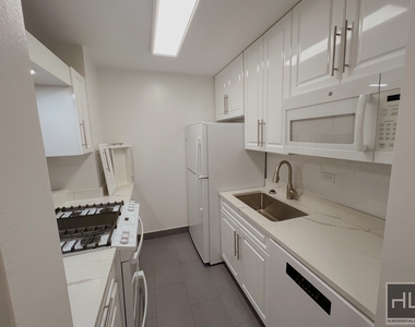 East 71st Street - Photo Thumbnail 5