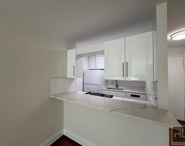 East 71st Street - Photo Thumbnail 7