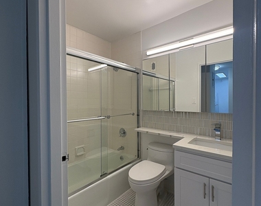 East 71st Street - Photo Thumbnail 9
