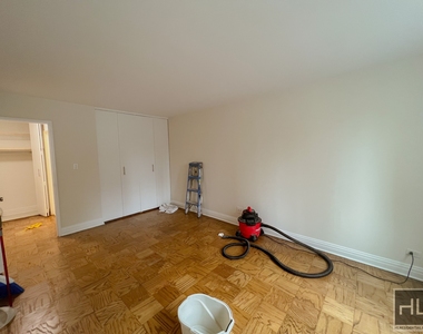 East 71st Street - Photo Thumbnail 3