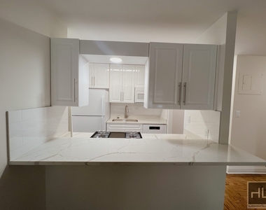 East 71st Street - Photo Thumbnail 8