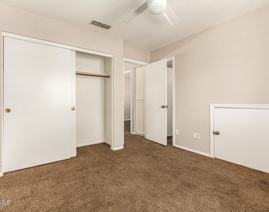 3223 E Poinsettia Drive - Photo Thumbnail 29