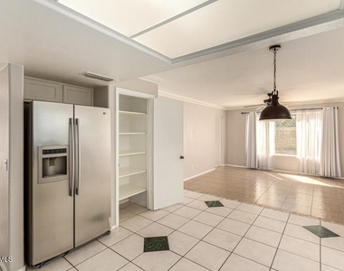 3223 E Poinsettia Drive - Photo Thumbnail 15