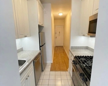 West 10th Street - Photo Thumbnail 4