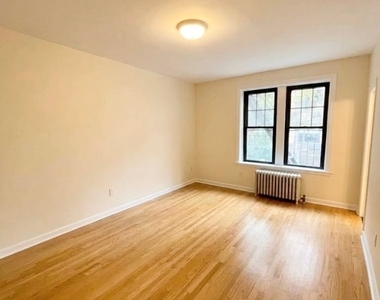 West 10th Street - Photo Thumbnail 2