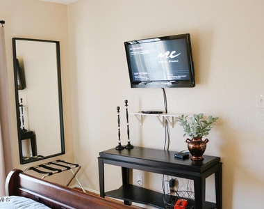 5757 W Eugie Avenue - Photo Thumbnail 20