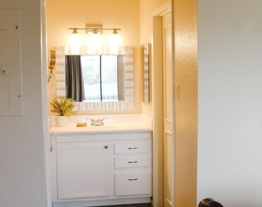 5757 W Eugie Avenue - Photo Thumbnail 19