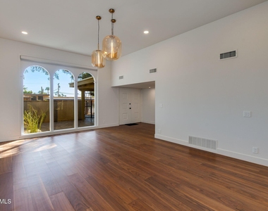 3736 E Montecito Avenue - Photo Thumbnail 3