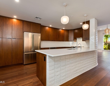 3736 E Montecito Avenue - Photo Thumbnail 6