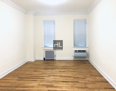 East 51 Street - Photo Thumbnail 3