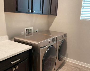 2111 S Agnes Lane - Photo Thumbnail 5