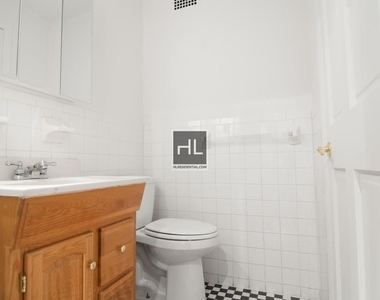 West 58th Street - Photo Thumbnail 5