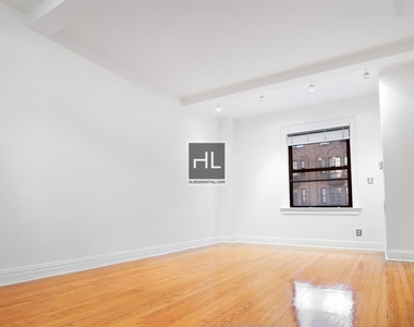 West 58th Street - Photo Thumbnail 3