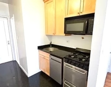 East 84th Street - Photo Thumbnail 3