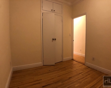 East 83 Street - Photo Thumbnail 3