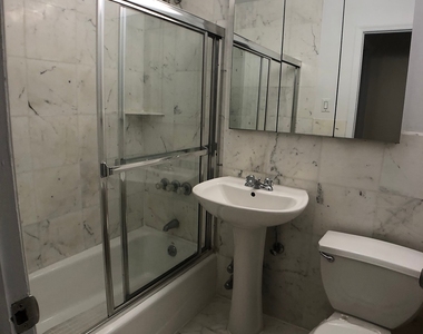 East 83 Street - Photo Thumbnail 6