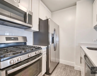 E 81st St - Photo Thumbnail 3