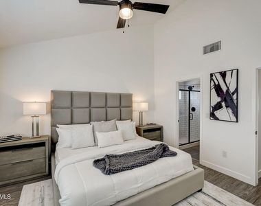 3645 E Earll Drive - Photo Thumbnail 14