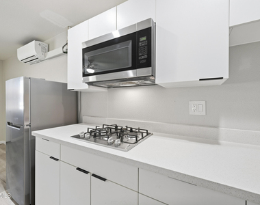 3025 N 32nd Street - Photo Thumbnail 5