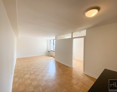 East 79th Street - Photo Thumbnail 4