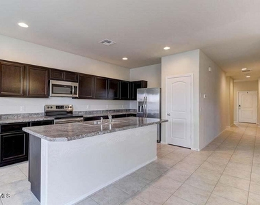 37748 W Bello Lane - Photo Thumbnail 5