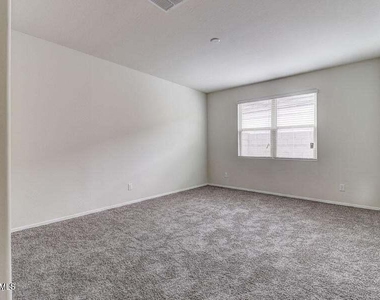 37748 W Bello Lane - Photo Thumbnail 15