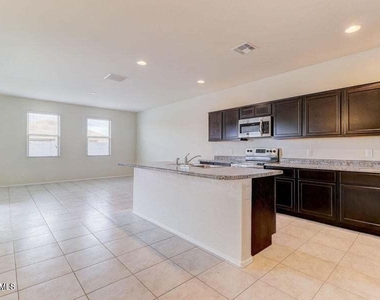37748 W Bello Lane - Photo Thumbnail 1