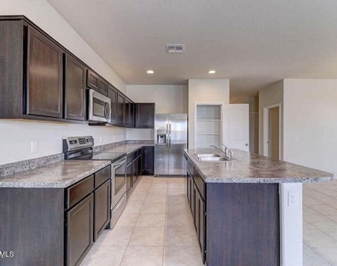 37748 W Bello Lane - Photo Thumbnail 6